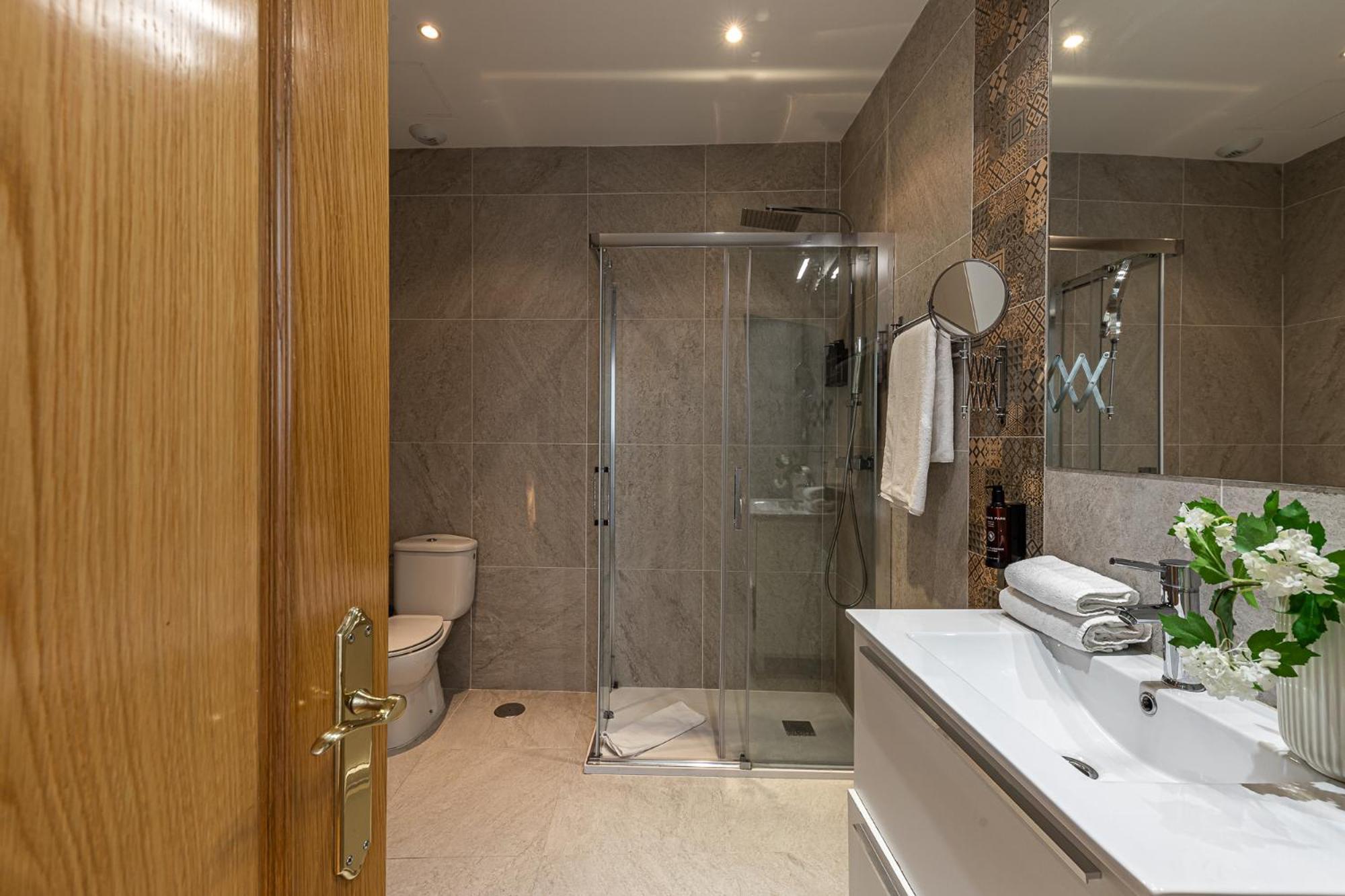 Waou Apartamentos En Sol Confort 7 Madrid Eksteriør bilde